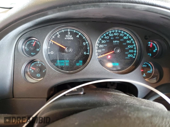 2010 Chevrolet Suburban LS z VIN 1GNUKHE37AR172317, wystawiony jako Copart lot #58264205 z przebiegiem 171 390 mil mil oraz Czysty tytuł • Clean title. Historia ofert i sprzedaży dostępna na DreamBid. Obrazek 9.