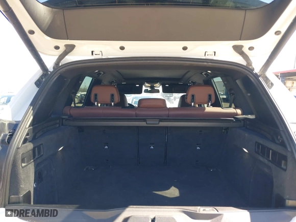 2019 BMW X5 xDrive40i with VIN 5UXCR6C57KLK80268, listed as a IAAI auction lot 41582457 with 85,682 mi miles. Bid and sale history available at carsss.com. Image 8.