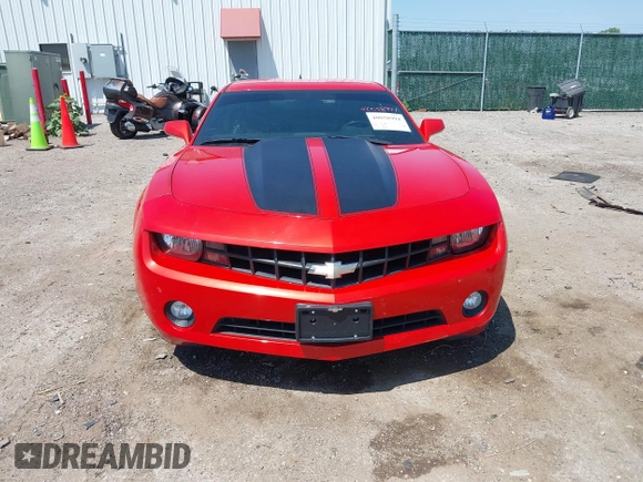 2013 Chevrolet Camaro LT z VIN 2G1FG1E36D9244965, wystawiony jako IAAI lot #40058994 z przebiegiem 75 344 mil mil oraz . Historia ofert i sprzedaży dostępna na DreamBid. Obrazek 12.
