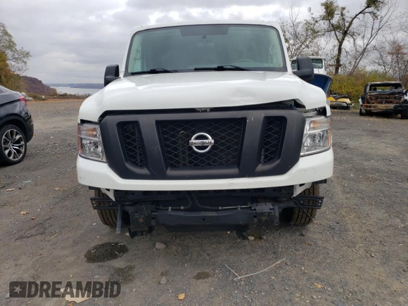 2020 Nissan NV Cargo SV z VIN 1N6BF0KM5LN806590, wystawiony jako Copart lot #78617184 z przebiegiem 147 620 mil mil oraz Szkoda całkowita • Salvage title. Historia ofert i sprzedaży dostępna na DreamBid. Obrazek 5.