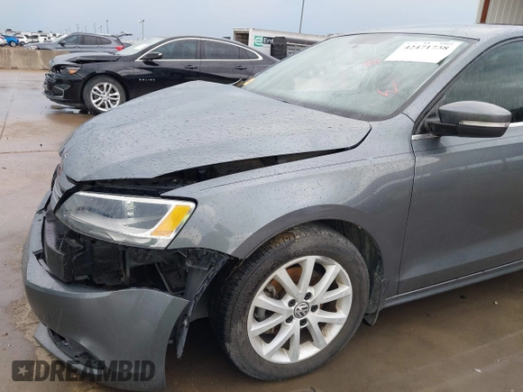 2013 Volkswagen Jetta SE with VIN 3VWDX7AJ1DM443139, listed as a IAAI auction lot 42471738 with 77,578 mi miles and . Bid and sale history available at DreamBid. Image 19.
