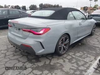 2024 BMW 4 Series 430i z VIN WBA23AT03RCP22962, wystawiony jako IAAI lot #41501751 z przebiegiem 26 632 mil mil oraz . Historia ofert i sprzedaży dostępna na DreamBid. Obrazek 4.