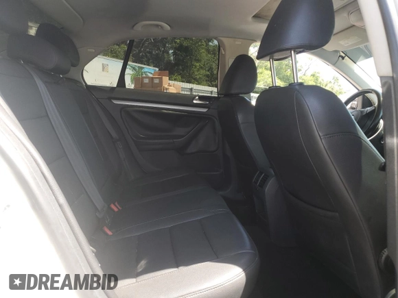 2010 Volkswagen Jetta SE z VIN 3VWRX7AJXAM127675, wystawiony jako Copart lot #56929935 z przebiegiem 169 244 mil mil oraz Nie do naprawy • Non repairable. Historia ofert i sprzedaży dostępna na DreamBid. Obrazek 10.