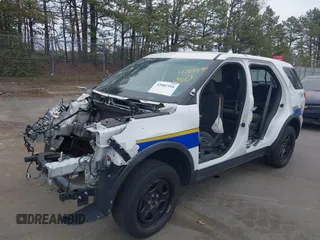 2014 Ford Police Interceptor Utility z VIN 1FM5K8AR1EGC50062, wystawiony jako IAAI lot #42081594 z przebiegiem 97 045 mil mil oraz . Historia ofert i sprzedaży dostępna na DreamBid. Obrazek 17.
