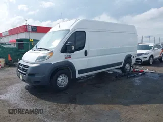 2018 Ram ProMaster Cargo z VIN 3C6TRVDG5JE146918, wystawiony jako IAAI lot #42086347 z przebiegiem 95 277 mil mil oraz . Historia ofert i sprzedaży dostępna na DreamBid. Obrazek 2.