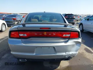 2013 Dodge Charger SE z VIN 2C3CDXBG0DH690682, wystawiony jako IAAI lot #42271976 z przebiegiem 161 176 mil mil oraz . Historia ofert i sprzedaży dostępna na DreamBid. Obrazek 16.
