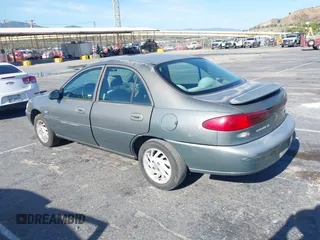 1998 Ford Escort SE z VIN 1FAFP13P2WW132015, wystawiony jako IAAI lot #42321675 z przebiegiem 105 518 mil mil oraz . Historia ofert i sprzedaży dostępna na DreamBid. Obrazek 3.