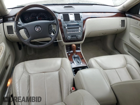 2011 Cadillac DTS Luxury Collection z VIN 1G6KD5E64BU121197, wystawiony jako Copart lot #58212335 z przebiegiem 141 055 mil mil oraz Szkody całkowita. Historia ofert i sprzedaży dostępna na DreamBid. Obrazek 8.