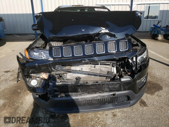 2019 Jeep Compass Latitude with VIN 3C4NJCBB1KT750032, listed as a Copart auction lot 82931994 with 59,293 mi miles and Salvage Title. Bid and sale history available at DreamBid. Image 5.