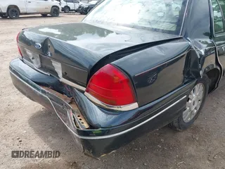 2003 Ford Crown Victoria LX z VIN 2FAFP74WX3X184730, wystawiony jako IAAI lot #42264132 z przebiegiem 297 561 mil mil oraz . Historia ofert i sprzedaży dostępna na DreamBid. Obrazek 6.