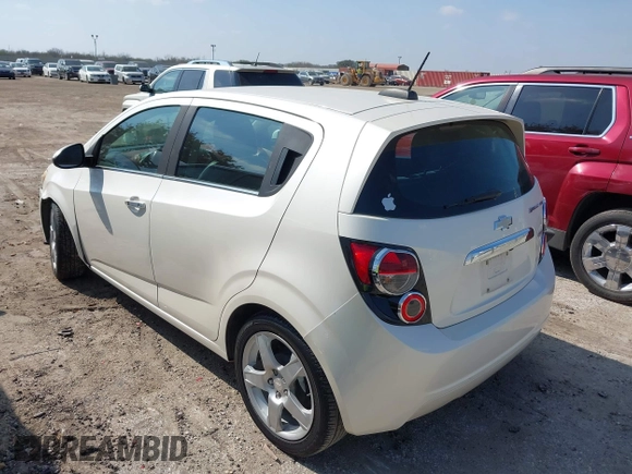 2015 Chevrolet Sonic LTZ z VIN 1G1JE6SB5F4106672, wystawiony jako IAAI lot #41520641 z przebiegiem 132 762 mil mil oraz . Historia ofert i sprzedaży dostępna na DreamBid. Obrazek 3.