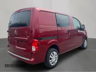 2018 Nissan NV200 SV z VIN 3N6CM0KN1JK70221, wystawiony jako Copart lot #57728825 z przebiegiem 177 867 mil mil oraz Tytuł czysty. Historia ofert i sprzedaży dostępna na DreamBid. Obrazek 4.