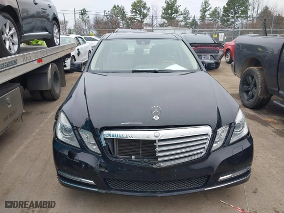 2013 Mercedes-Benz E-Class E 350 Luxury with VIN WDDHF8JB7DA708803, listed as a IAAI auction lot 41559901 with 101,097 mi miles. Bid and sale history available at carsss.com. Image 12.