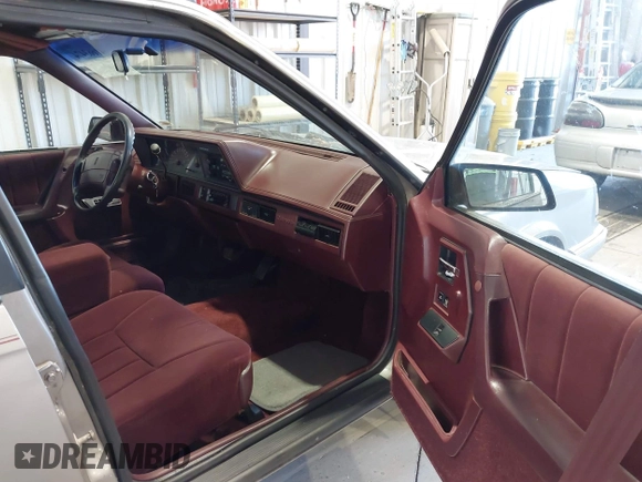 1996 Oldsmobile Cutlass Ciera 1SA VX5 z VIN 1G3AJ55M7T6328219, wystawiony jako IAAI lot #41663474 z przebiegiem 124 853 mil mil oraz . Historia ofert i sprzedaży dostępna na DreamBid. Obrazek 5.