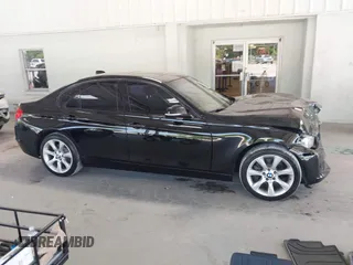 2015 BMW 3 Series 320i с VIN WBA3B1G50FNT64152, выставлен на аукционе IAAI как лот 42303555 с пробегом 115 421 миль миль и . История ставок и продаж доступна на DreamBid. Изображение 13.