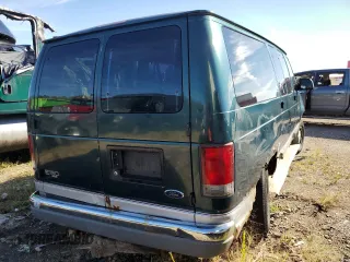 2000 Ford Econoline Passenger XL with VIN 1FMRE11L9YHB19715, listed as a Copart auction lot 69192734 with 237,129 mi miles and Salvage Title. Bid and sale history available at carsss.com. Image 3.