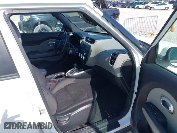 2019 Kia Soul z VIN KNDJN2A26K7912417, wystawiony jako IAAI lot #41927634 z przebiegiem 73 230 mil mil oraz . Historia ofert i sprzedaży dostępna na DreamBid. Obrazek 5.