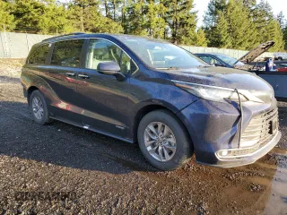2021 Toyota Sienna XLE with VIN 5TDJRKEC4MS069575, listed as a Copart auction lot 44793525 with 141,319 mi miles and Salvage Title. Bid and sale history available at carsss.com. Image 4.