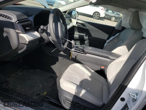2025 Toyota Camry LE z VIN 4T1DAACK3SU570793, wystawiony jako Copart lot #55525395 z przebiegiem Nie podano mil oraz Szkoda całkowita • Salvage title. Historia ofert i sprzedaży dostępna na DreamBid. Obrazek 7.