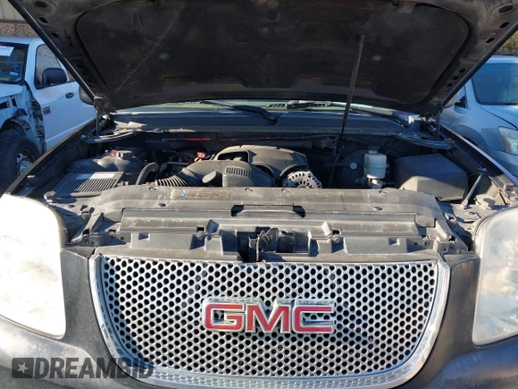 2008 GMC Yukon SLT w/4SB with VIN 1GKFC13068R109156, listed as a IAAI auction lot 41658588 with 224,669 mi miles. Bid and sale history available at carsss.com. Image 6.