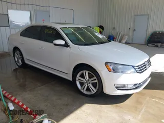 2014 Volkswagen Passat SEL Premium z VIN 1VWCN7A39EC065674, wystawiony jako IAAI lot #41968894 z przebiegiem 107 342 mil mil oraz . Historia ofert i sprzedaży dostępna na DreamBid. Obrazek 1.