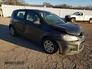 2020 Chevrolet Sonic LT z VIN 1G1JG6SB0L4117942, wystawiony jako Copart lot #45211285 z przebiegiem 88 597 mil mil oraz Szkoda całkowita • Salvage title. Historia ofert i sprzedaży dostępna na DreamBid. Obrazek 12.