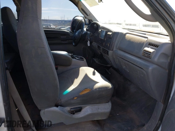 2005 Ford Super Duty F-250 XL with VIN 1FTNX20565EA76826, listed as a IAAI auction lot 41654542 with 279,363 mi miles. Bid and sale history available at carsss.com. Image 5.