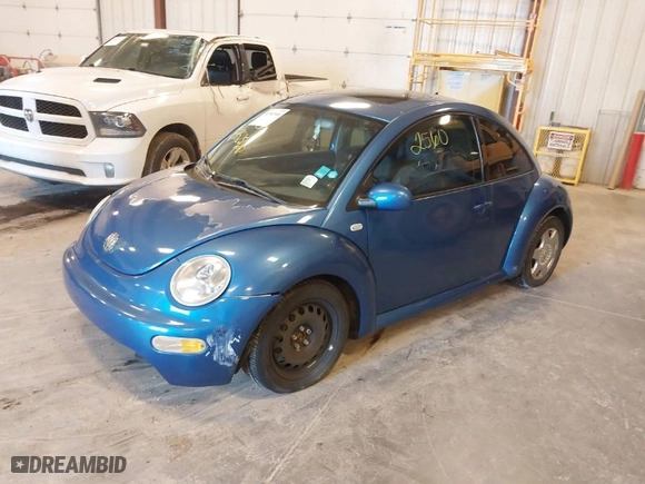 2001 Volkswagen New Beetle GLS with VIN 3VWCS21C21M433827, listed as a IAAI auction lot 41952560 with 128,220 mi miles. Bid and sale history available at carsss.com. Image 2.