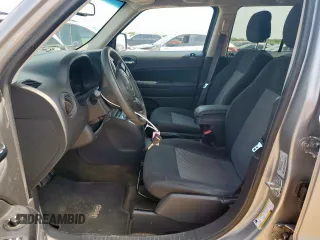 2016 Jeep Patriot Sport z VIN 1C4NJPBAXGD743253, wystawiony jako Copart lot #57150475 z przebiegiem Nie podano mil oraz Szkoda całkowita • Salvage title. Historia ofert i sprzedaży dostępna na DreamBid. Obrazek 7.