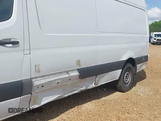 2021 Mercedes-Benz Sprinter Cargo with VIN W1Y4ECHY0MT073349, listed as a IAAI auction lot 39699453 with 136,101 mi miles and . Bid and sale history available at carsss.com. Image 18.