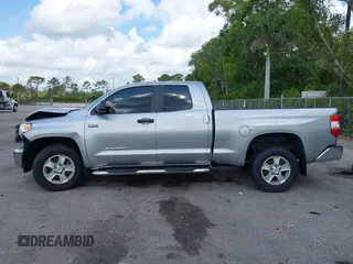 2017 Toyota Tundra SR5 z VIN 5TFRW5F10HX221961, wystawiony jako IAAI lot #42178312 z przebiegiem 54 904 mil mil oraz . Historia ofert i sprzedaży dostępna na DreamBid. Obrazek 14.