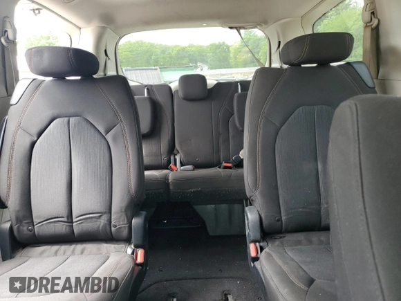 2017 Chrysler Pacifica Touring with VIN 2C4RC1DG6HR572039, listed as a Copart auction lot 58568105 with 190,405 mi miles and Salvage title. Bid and sale history available at DreamBid. Image 10.