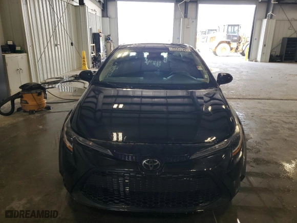 2022 Toyota Corolla LE with VIN 5YFEPMAE3NP340050, listed as a Copart auction lot 54420975 with 57,577 mi miles and Clean Title. Bid and sale history available at carsss.com. Image 5.