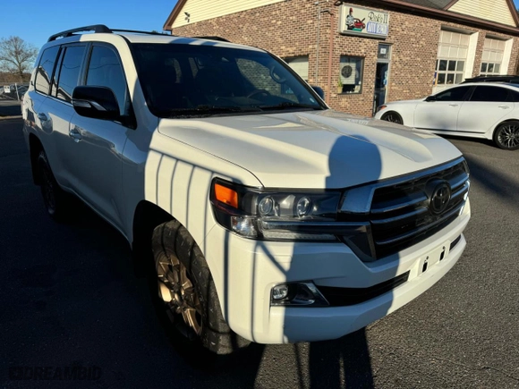 2020 Toyota Land Cruiser with VIN JTMCY7AJ4L4088294, listed as a Copart auction lot 80837644 with 156,604 mi miles and Clean Title. Bid and sale history available at carsss.com. Image 4.