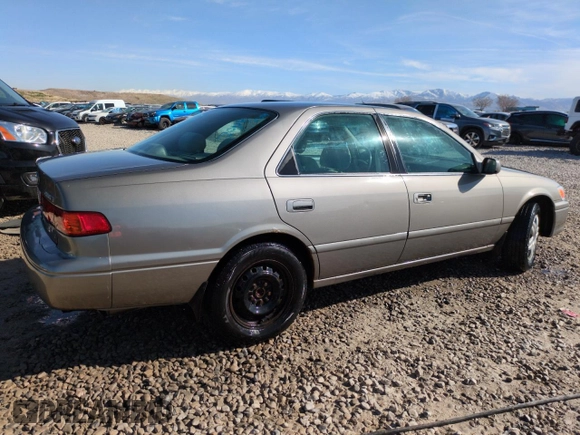 2001 Toyota Camry CE with VIN 4T1BG22K01U095549, listed as a Copart auction lot 48531275 with 229,800 mi miles and Salvage Title. Bid and sale history available at carsss.com. Image 3.