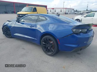 2020 Chevrolet Camaro 1LS z VIN 1G1FA1RX0L0105759, wystawiony jako IAAI lot #39965924 z przebiegiem 19 182 mil mil oraz . Historia ofert i sprzedaży dostępna na DreamBid. Obrazek 3.