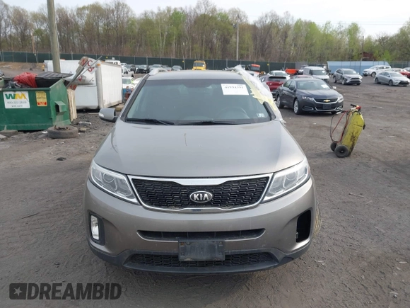 2015 Kia Sorento LX with VIN 5XYKTCA69FG584986, listed as a IAAI auction lot 41994391 with 118,760 mi miles. Bid and sale history available at carsss.com. Image 12.