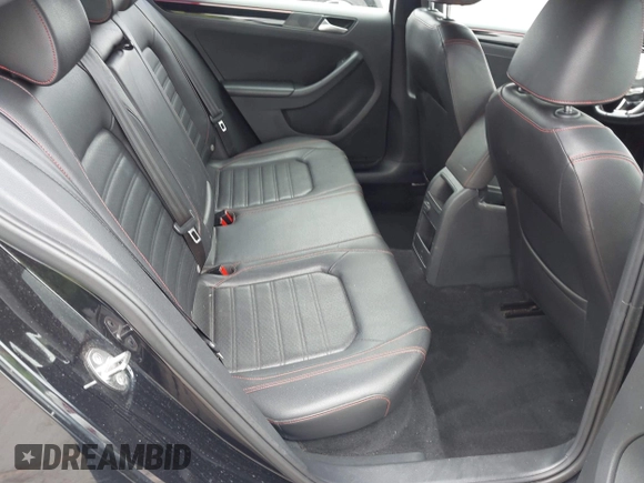 2017 Volkswagen Jetta GLI z VIN 3VW4T7AJ1HM347867, wystawiony jako IAAI lot #42408757 z przebiegiem 82 905 mil mil oraz . Historia ofert i sprzedaży dostępna na DreamBid. Obrazek 8.