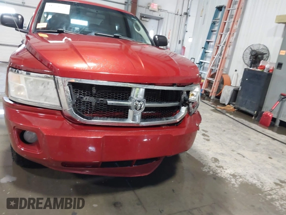 2008 Dodge Dakota SLT z VIN 1D7HW48N38S542692, wystawiony jako IAAI lot #41554521 z przebiegiem 166 482 mil mil oraz . Historia ofert i sprzedaży dostępna na DreamBid. Obrazek 19.
