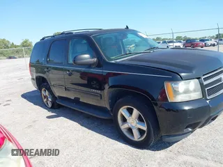 2011 Chevrolet Tahoe LT z VIN 1GNSCBE09BR379607, wystawiony jako IAAI lot #42276149 z przebiegiem 352 454 mil mil oraz . Historia ofert i sprzedaży dostępna na DreamBid. Obrazek 1.