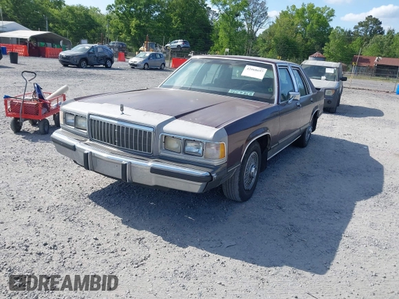 1990 Mercury Grand Marquis z VIN 2MECM74F9LX614526, wystawiony jako IAAI lot #42068697 z przebiegiem 4 875 mil mil oraz . Historia ofert i sprzedaży dostępna na DreamBid. Obrazek 2.