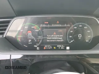 2021 Audi e-tron Prestige z VIN WA1VAAGE8MB040969, wystawiony jako Copart lot #44968835 z przebiegiem 24 137 mil mil oraz Szkody całkowita. Historia ofert i sprzedaży dostępna na DreamBid. Obrazek 9.