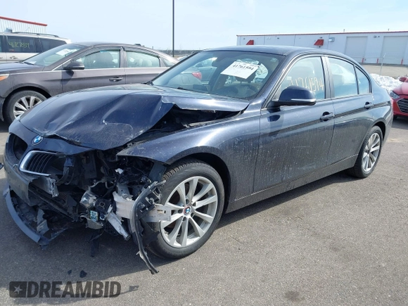 2016 BMW 3 Series 320i xDrive z VIN WBA8A3C50GK689560, wystawiony jako IAAI lot #41761594 z przebiegiem 86 453 mil mil oraz . Historia ofert i sprzedaży dostępna na DreamBid. Obrazek 2.