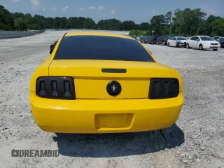 2005 Ford Mustang Deluxe с VIN 1ZVFT80N155198395, выставлен на аукционе Copart как лот 60481775 с пробегом 121 062 миль миль и Списание • Salvage title. История ставок и продаж доступна на DreamBid. Изображение 6.