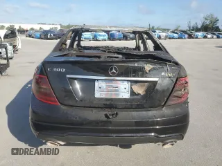 2013 Mercedes-Benz C 300 Sport z VIN WDDGF8AB9DR291570, wystawiony jako Copart lot #57833335 z przebiegiem Nie podano mil oraz Nie do naprawy • Non repairable. Historia ofert i sprzedaży dostępna na DreamBid. Obrazek 6.