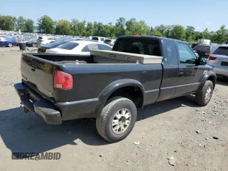 2003 GMC Sonoma SLS with VIN 1GTCT19X738236077, listed as a Copart auction lot 68765694 with 224,623 mi miles and Non Repairable. Bid and sale history available at carsss.com. Image 3.
