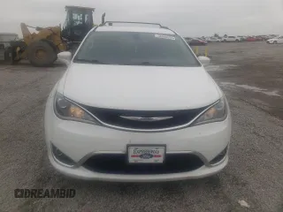 2020 Chrysler Pacifica Touring L with VIN 2C4RC1BG5LR131028, listed as a Copart auction lot 56505555 with 102,972 mi miles and Salvage title. Bid and sale history available at DreamBid. Image 5.