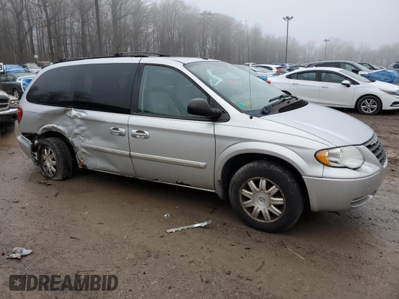 2006 Chrysler Town & Country LWB Touring with VIN 2A4GP54L46R910450, listed as a Copart auction lot 83063774 with 209,928 mi miles and Salvage Title. Bid and sale history available at carsss.com. Image 4.