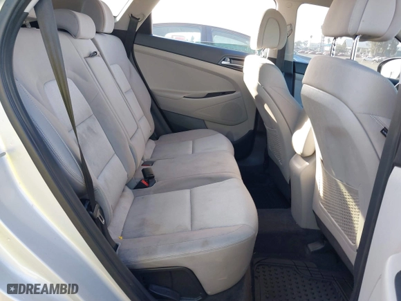 2016 Hyundai Tucson Sport with VIN KM8J33A20GU152145, listed as a IAAI auction lot 41250885 with 117,841 mi miles. Bid and sale history available at carsss.com. Image 8.
