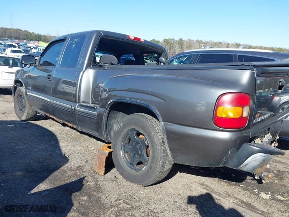 2001 Chevrolet Silverado 1500 LS with VIN 2GCEC19V711258782, listed as a IAAI auction lot 41352234 with 184,348 mi miles. Bid and sale history available at carsss.com. Image 3.